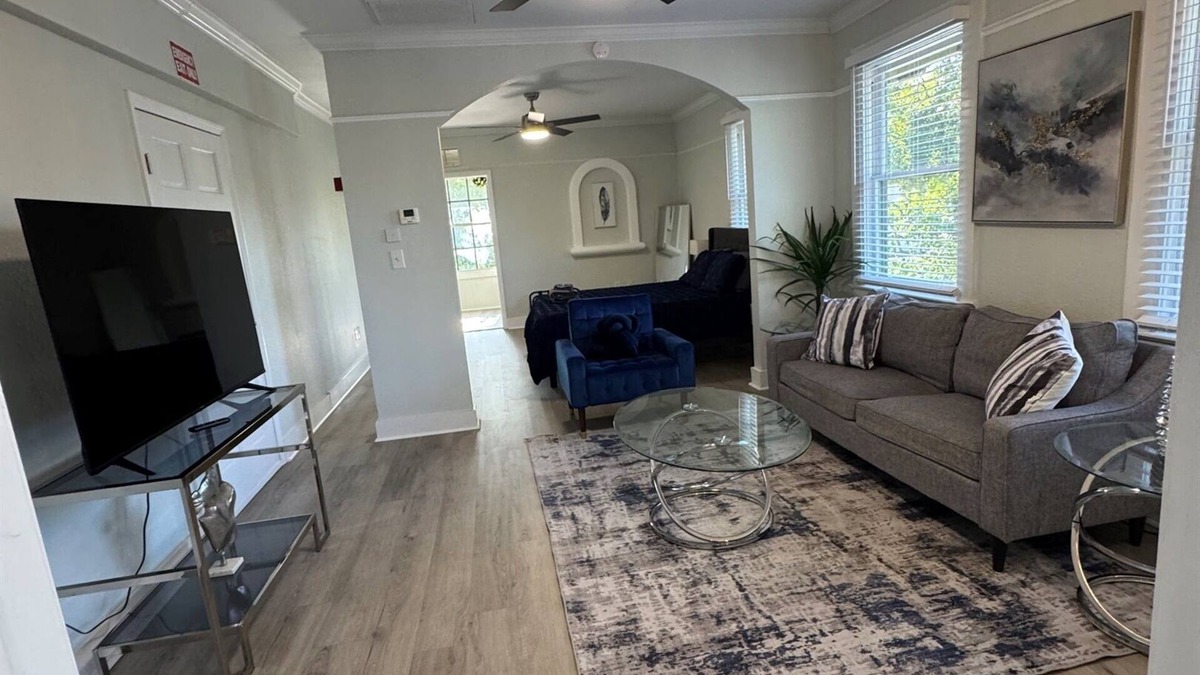 Lake Eola Heights Apartment | Lake Eola Thornton Park Studio with balcony