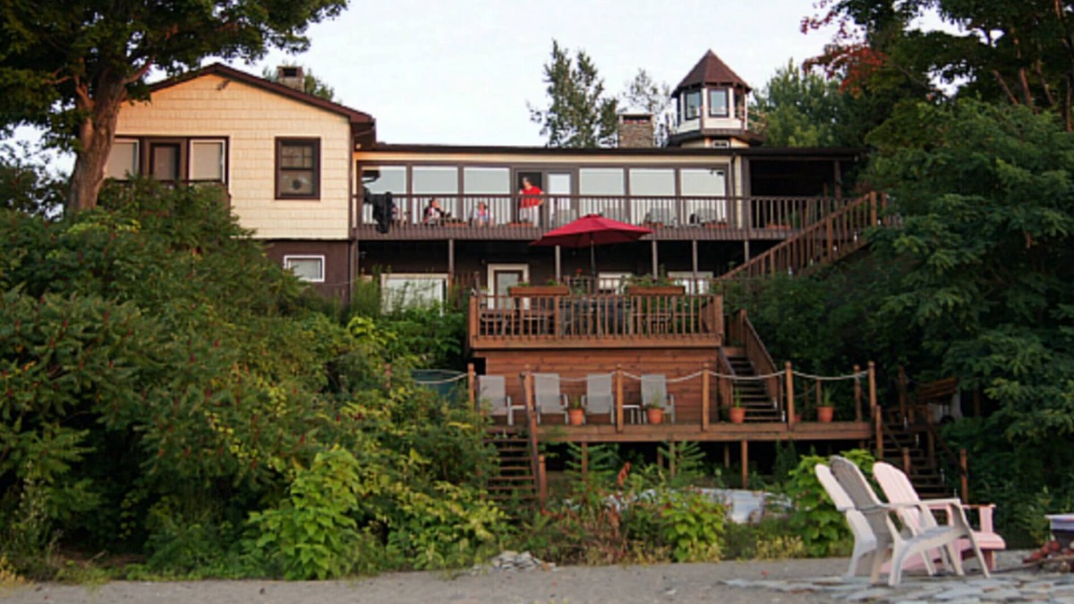 North East Apartment | Lake Erie Beachfront Apartment with beach that doesn't end.