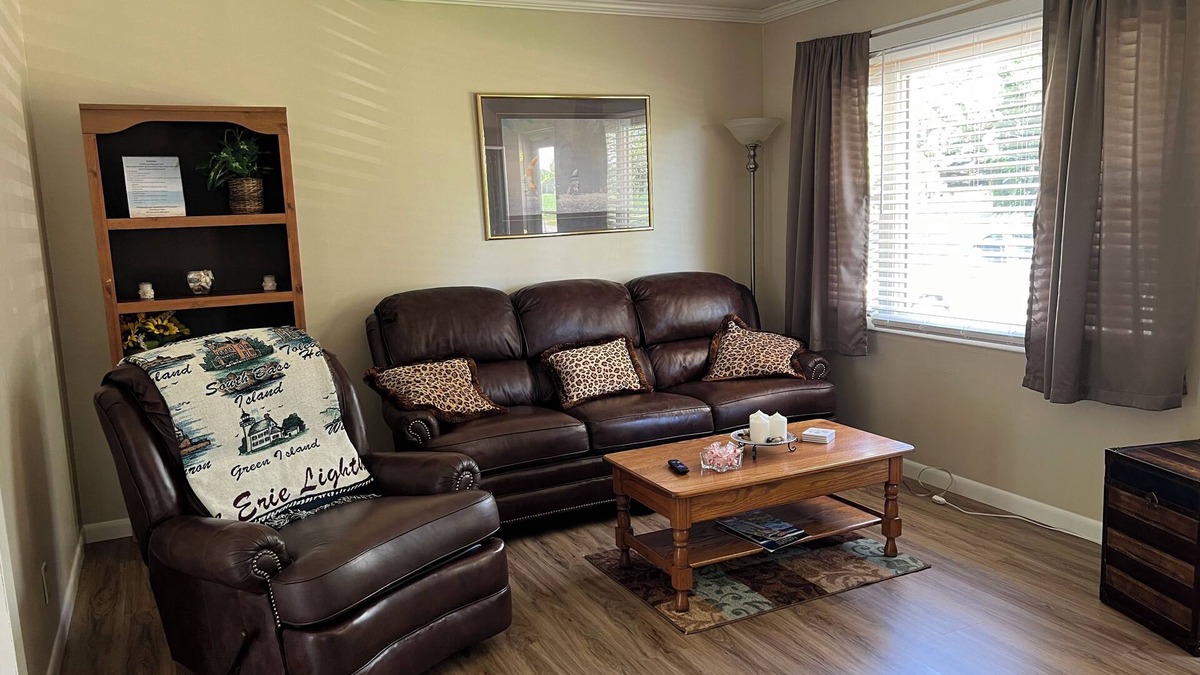 Huron House | Lake Erie Leisure 5 mins to the beach, 10 mins to Cedar Point