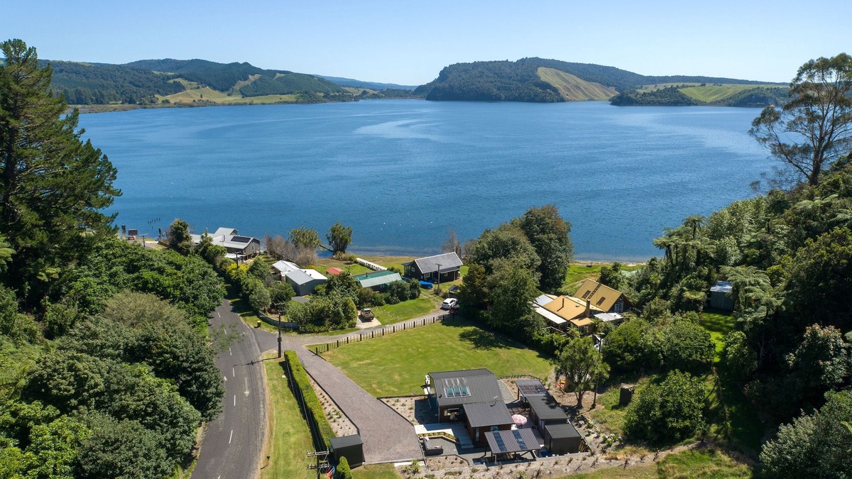 Kawerau House | Lake Escape - A Magic GetawaynTrout Fishing, Kayaking, space for tents or boats