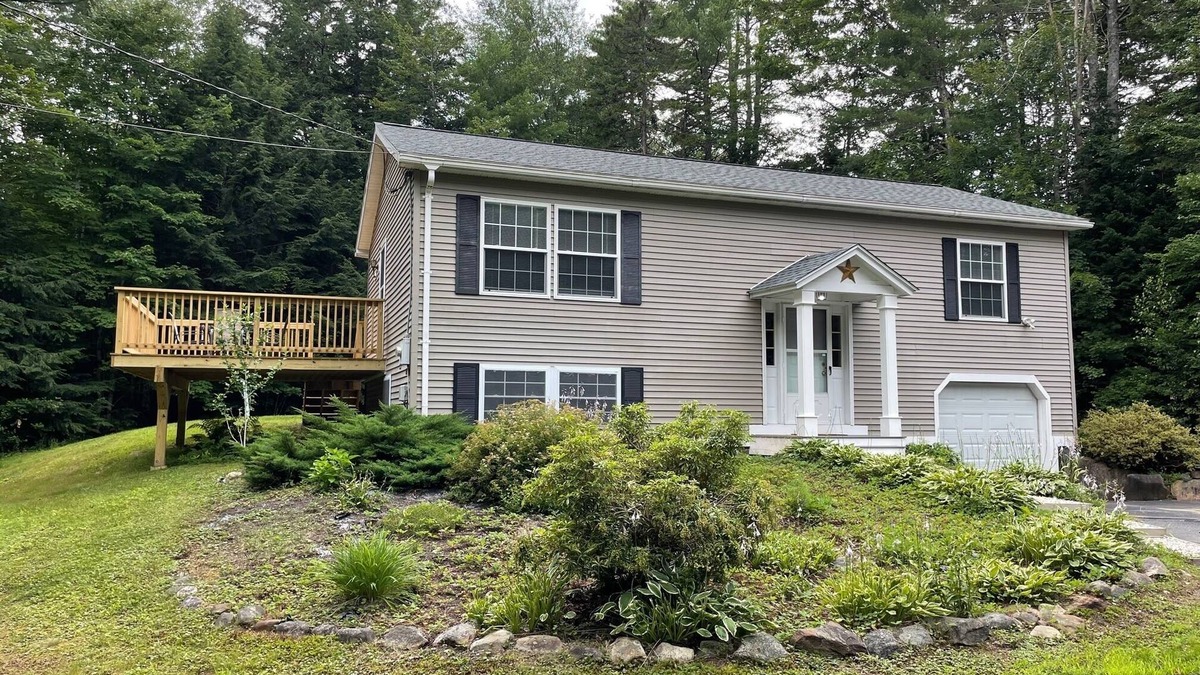 Barnstead House | Lake Escape, Dog-Friendly