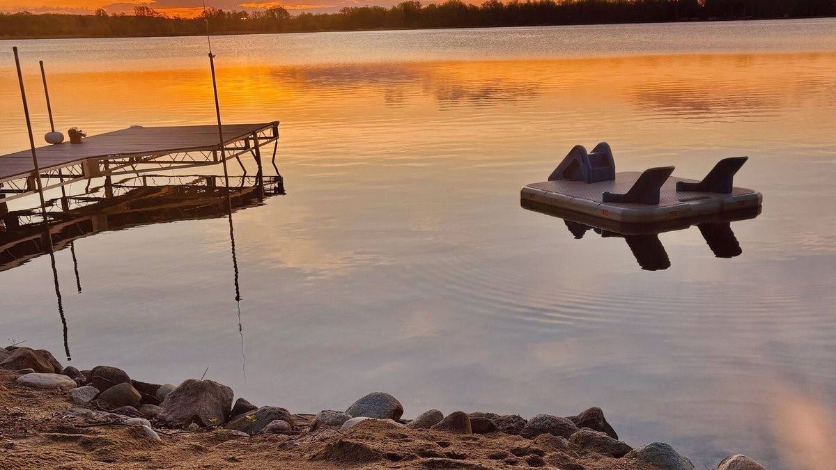 Richwood House | Lake Escape with paddle boards, fire pit & game room