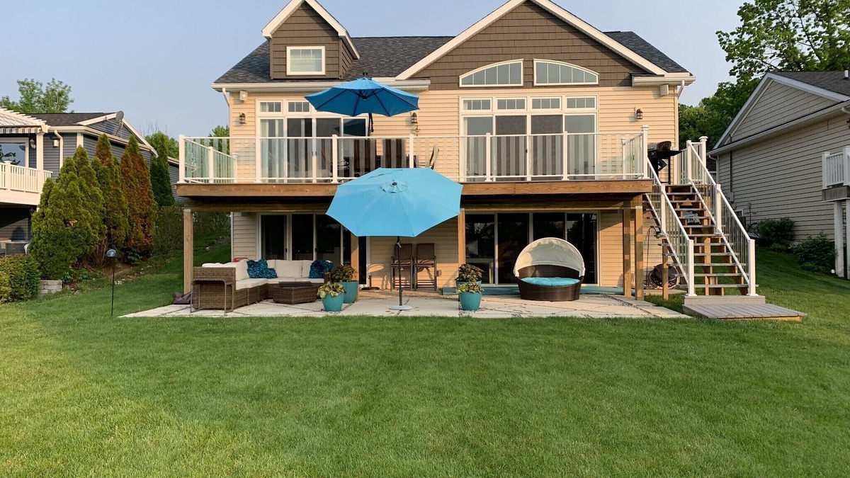 Lake Fenton House | Lake Fenton Fun ! Waterfront custom home on All sports Lake Fenton, sleeps 8