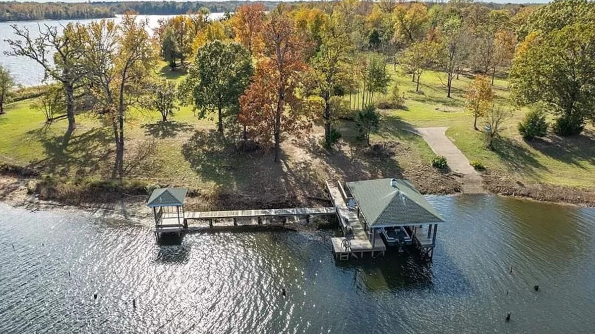 Alba House | Lake Fork house with private boat ramp, dock, fishing light, kayak, 8 acres land