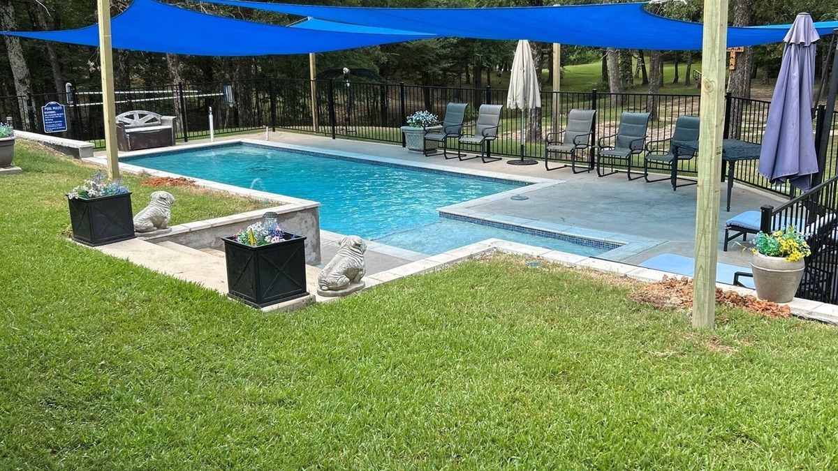 Yantis House | Lake Fork Waterfront Guest House New Dock and Swimming Pool