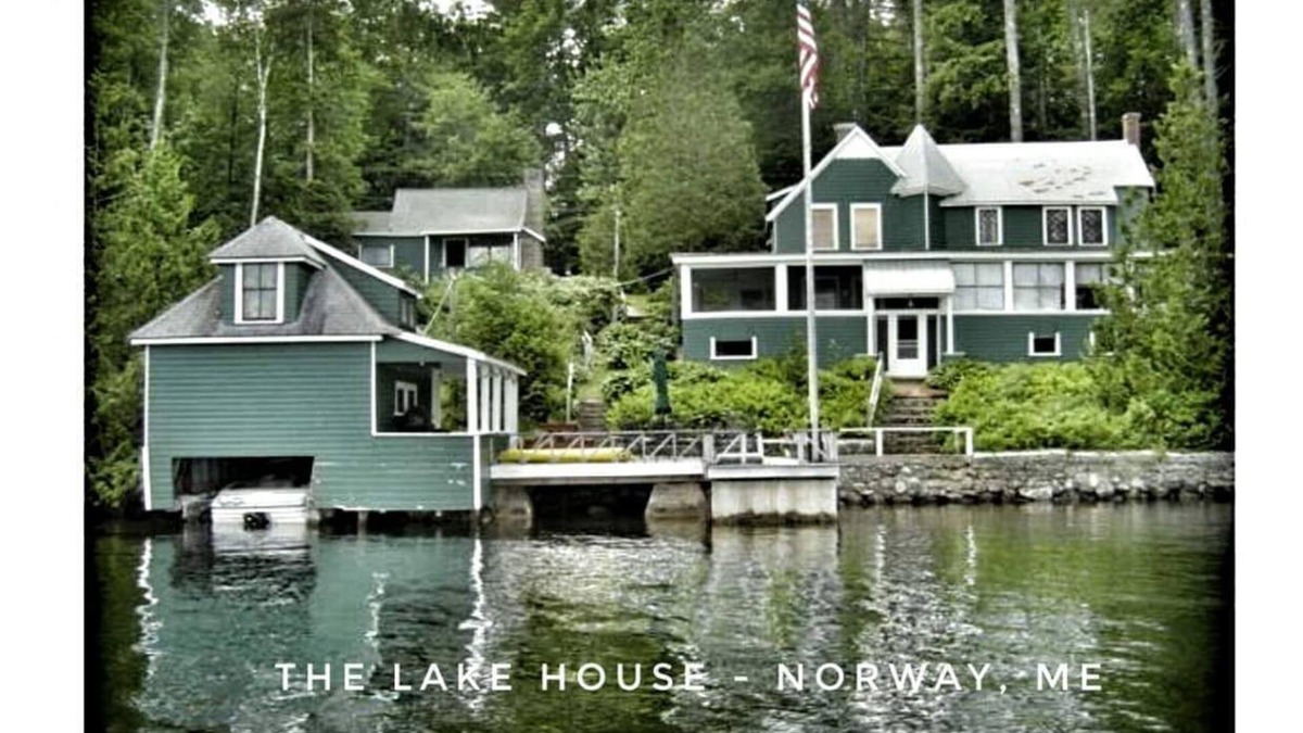 Norway House | Lake Front 3 Season House with Private Deck