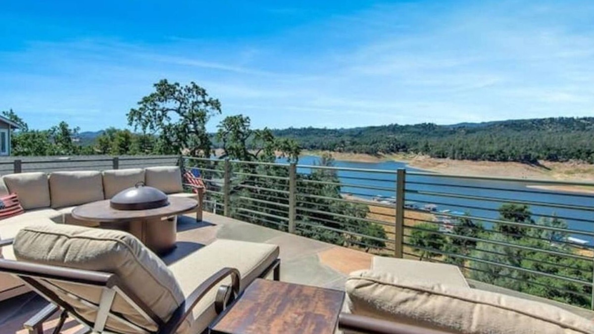 Oak Shores House | Lake Front at the Dragon w/Dock