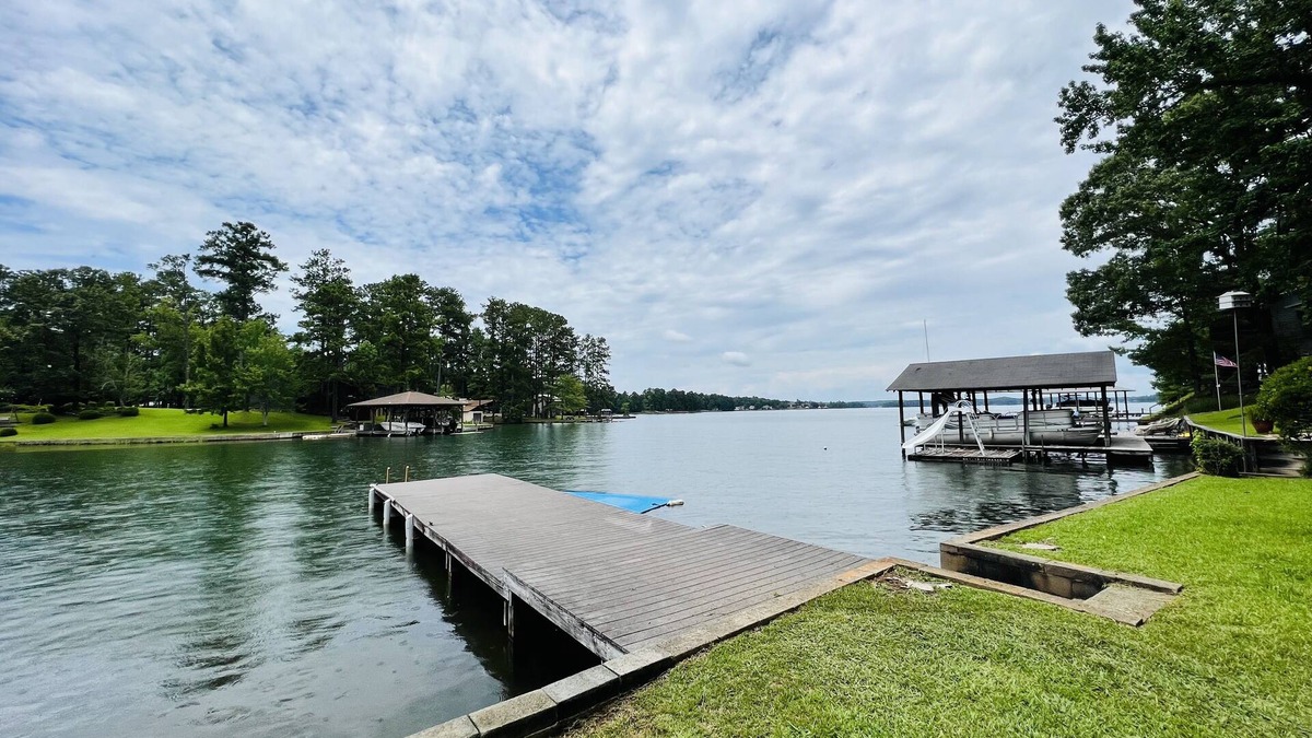 Dadeville Cabin | Lake Front Cabin W/Screened-in Porch and personal dock - Close for Auburn games