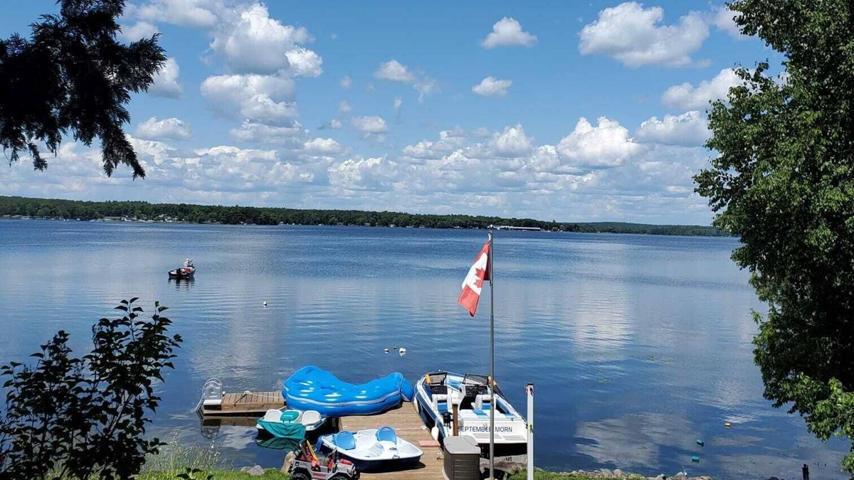 Selwyn Cottage | Lake front cottage