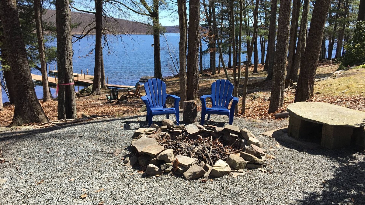Sunny Point Cabin | Lake Front Getaway, amazing views, large deck, private dock, great for families