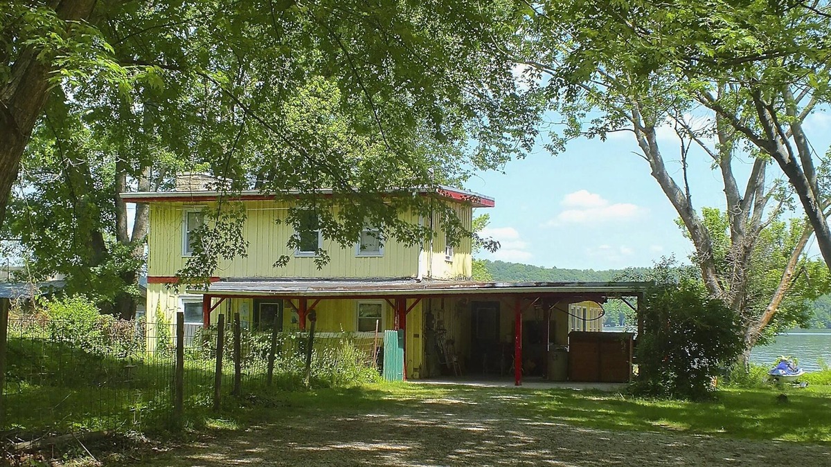 Unionville House | Lake Front Home close to Nashville IN, Bloomington IN and Indiana University