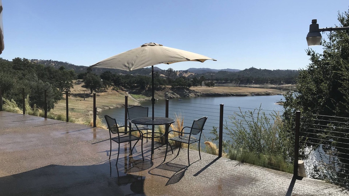 Paso Robles House | Lake front home private dock