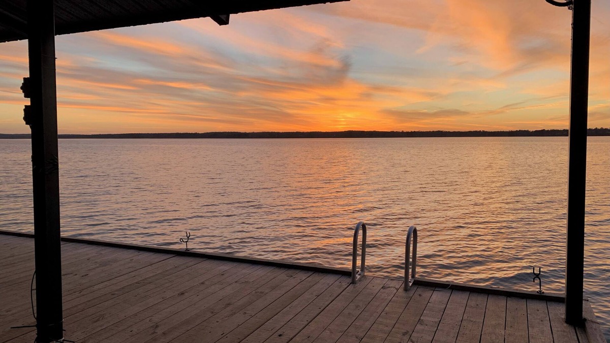 Fort Gaines House | Lake front home w/gorgeous sunsets from dock for families or fishing groups!