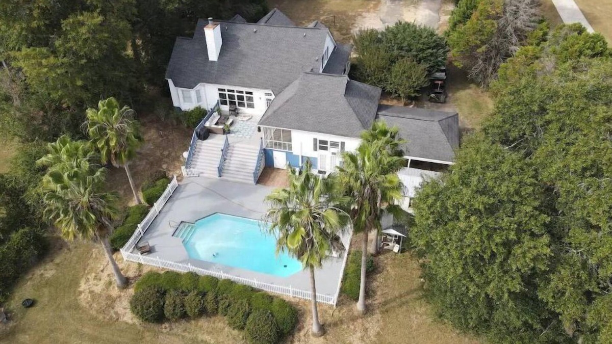 Cordele House | Lake Front Home with Pool! Jet Ski rental available!