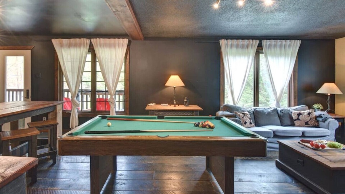 Cantley Apartment | Lake Front Loft 4 |Hot Tub | Pool Table | Sleeps 4
