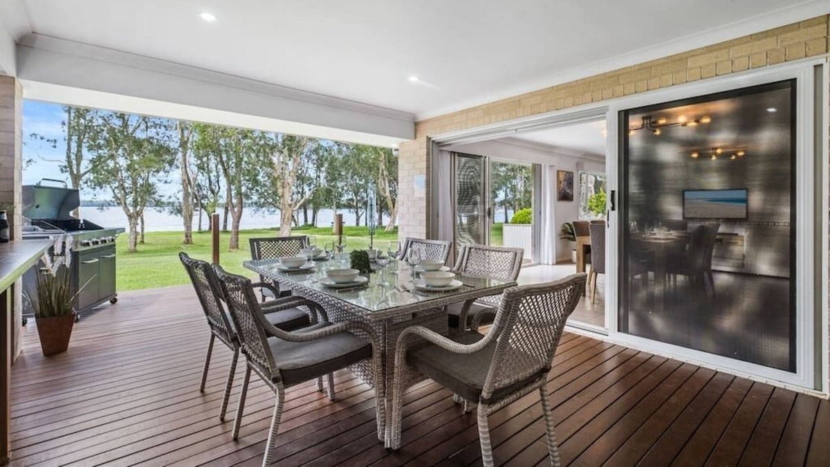 Chain Valley Bay House | Lake Front Luxury at Lake Macquarie