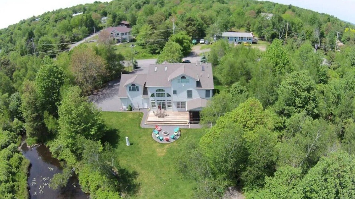 Long Pond House | Lake Front-Luxury Retreat- Hot Tub- Game Room