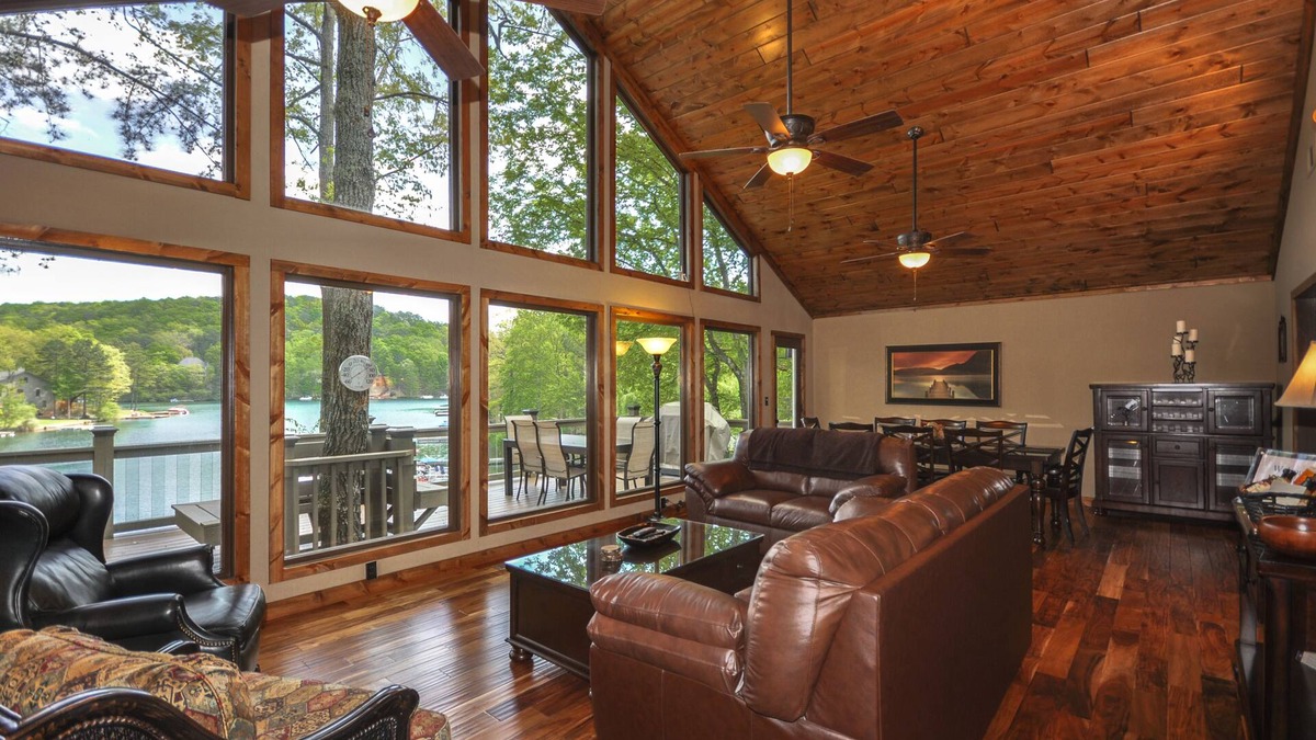 Waleska House | Lake Front, PETS, Theater, Dock, Swim-Fish-Boat, Fire Pit, NEW BOAT, Pickleball