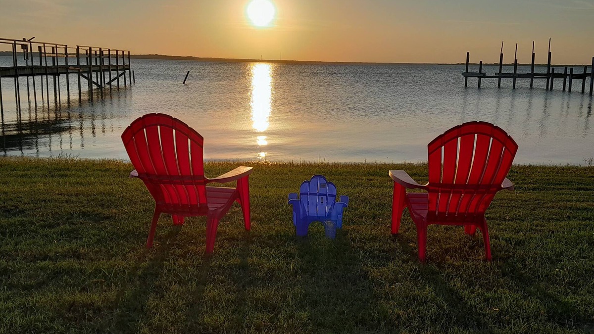 Lakeside House | Lake front property on main body of the lake,we still have water!With Game Room!