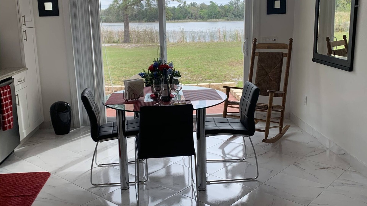 Orlando Apartment | Lake front property, safe neighborhood.