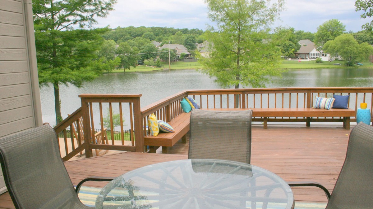 Jenks House | Lake Front Property With Swimming Pool In Quiet Neighborhood