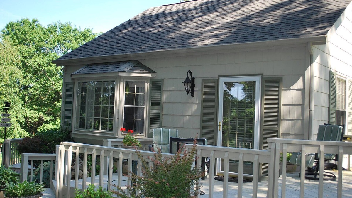 Glasgow Apartment | Lake front, Romantic Honeymoon Getaway.