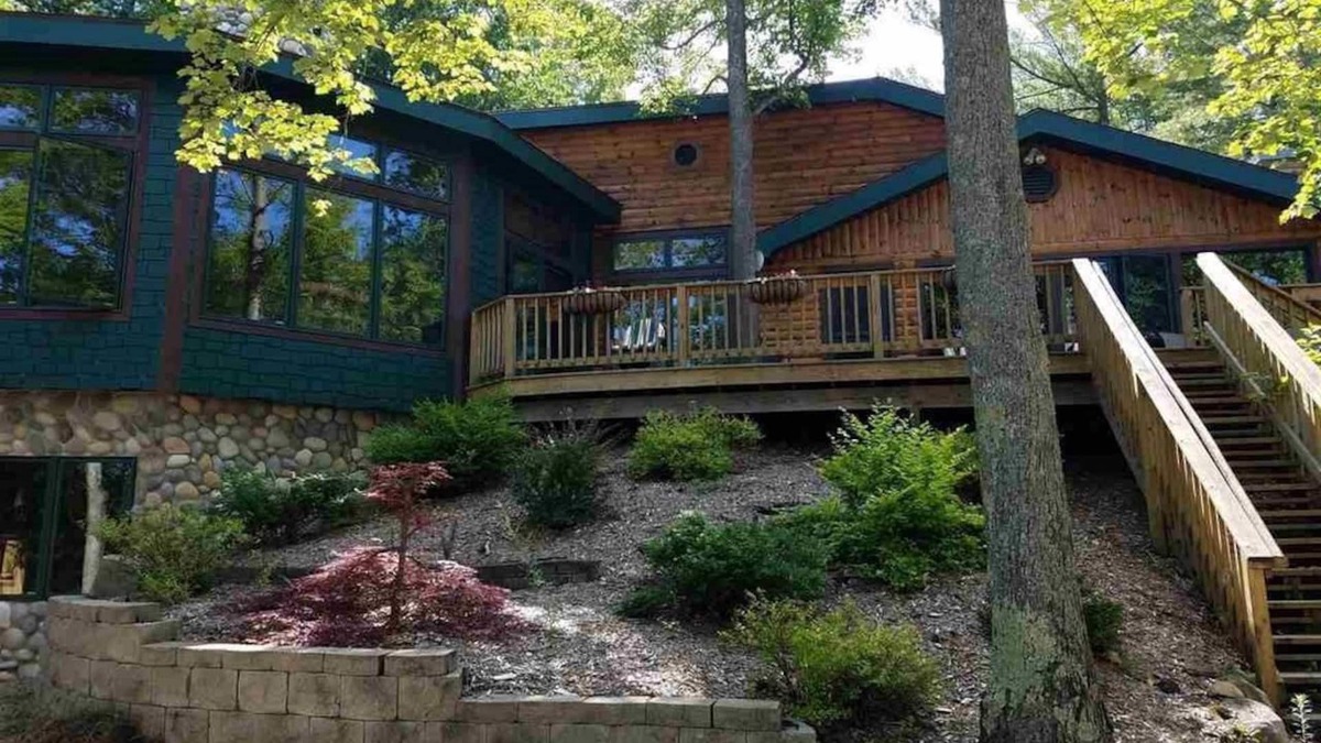 Lake Ann House | Lake frontage on beautiful Lake Ann near Traverse City, Michigan