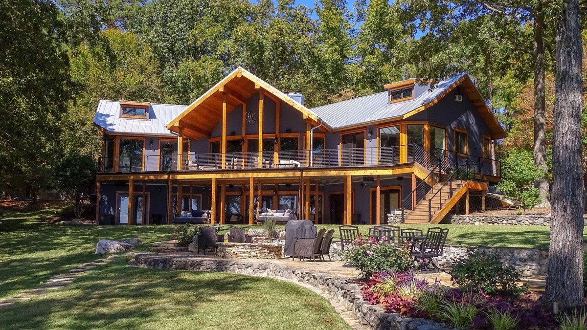 Henrico House | Lake Gaston Main lake Private Sandy Beach -SPECTACULAR