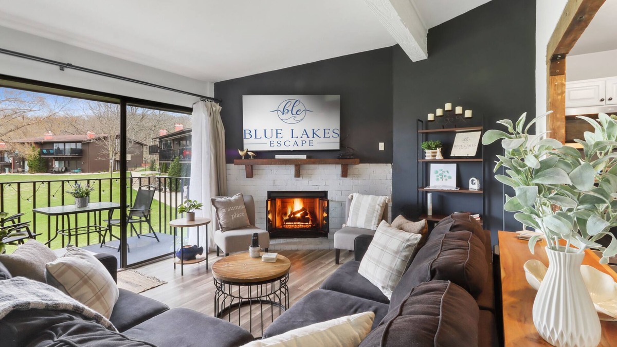 Lake Geneva Condo | Lake Geneva Getaway! King Bed! Fireplace!