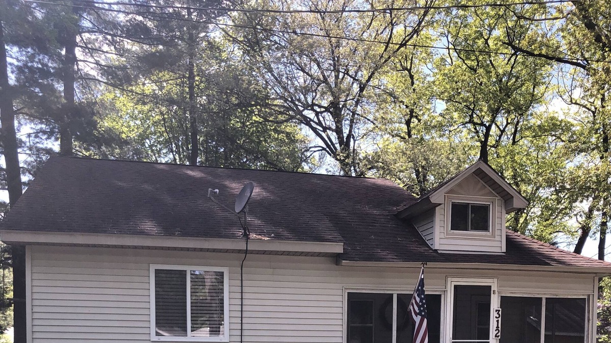 Lake Cottage | Lake George/Shingle Lake ~ WIFI ~ Pet Friendly ~ Cable - Walk to Lake
