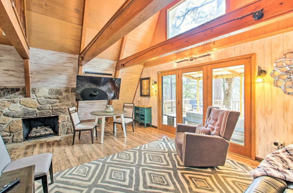 Mid America House | Lake Hamilton Cabin Boating Getaway!