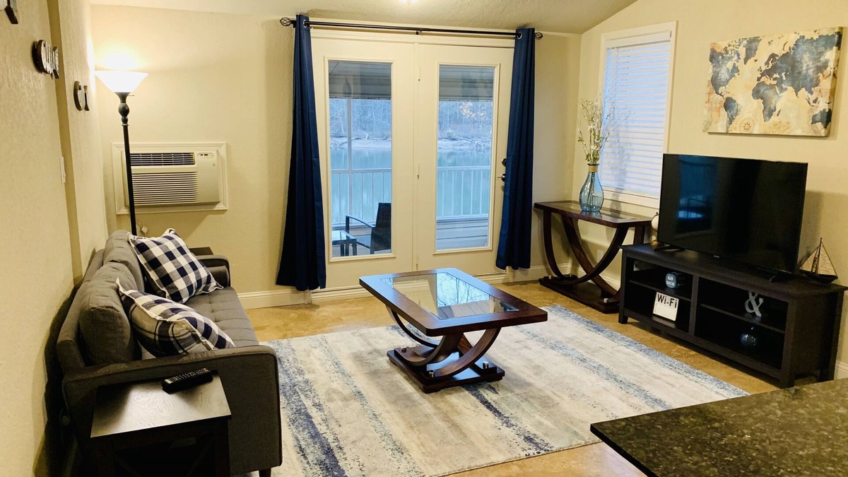 Mid America Condo | Lake Hamilton Hideaway