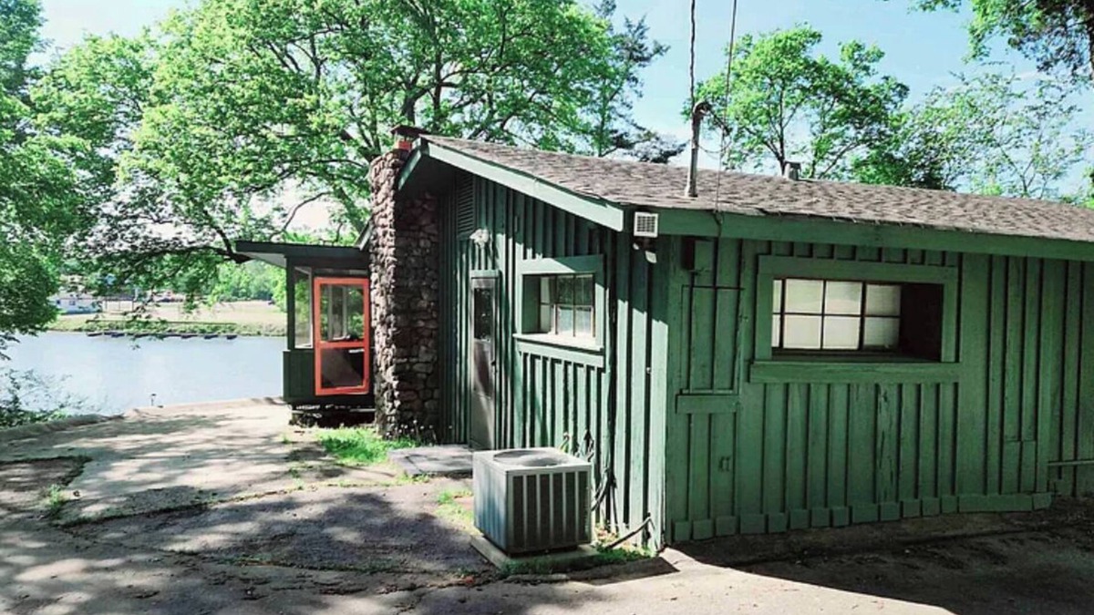 Mid America House | Lake Hamilton’s Cozy Cabin