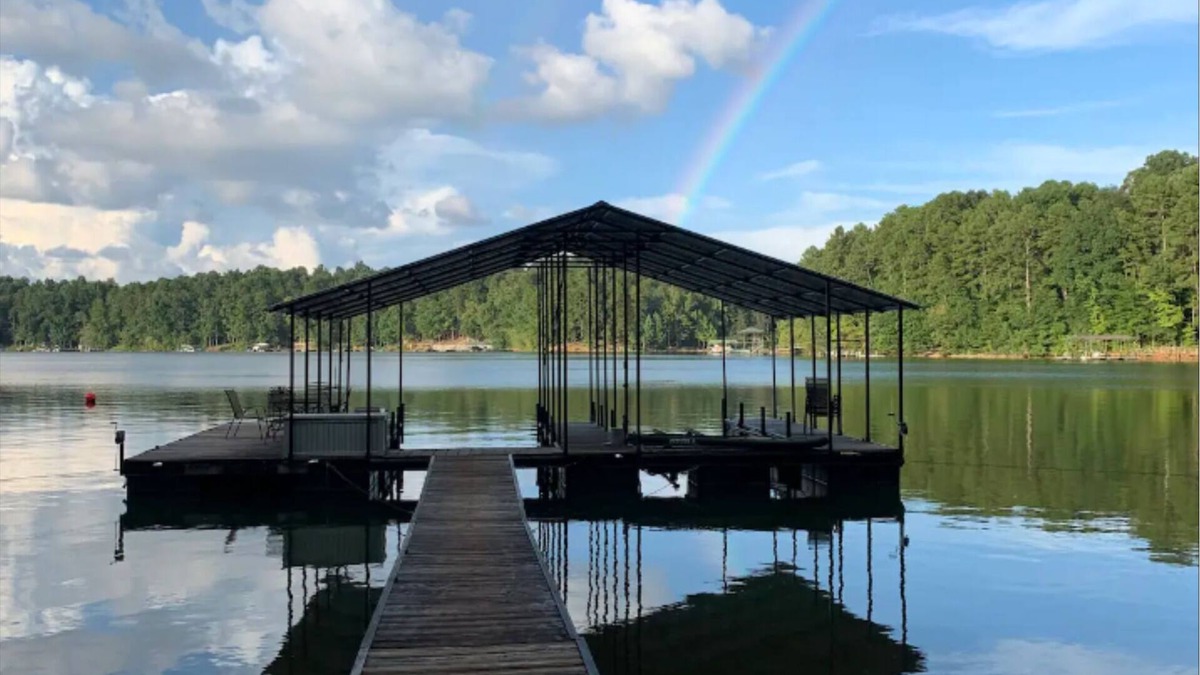 Martin House | Lake Hartwell: Private Pool, Dock, Boats, Dogs, Fire Pit