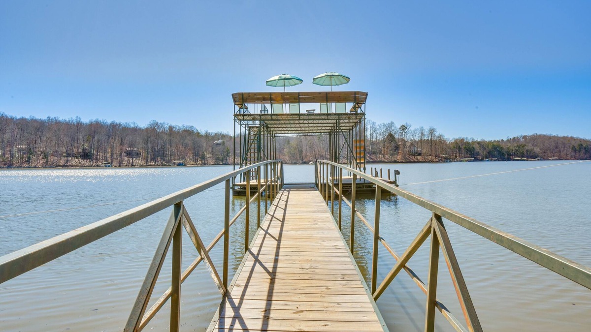 Seneca House | Lake Hartwell Retreat w/2-Tier Dock & Boat Slip!