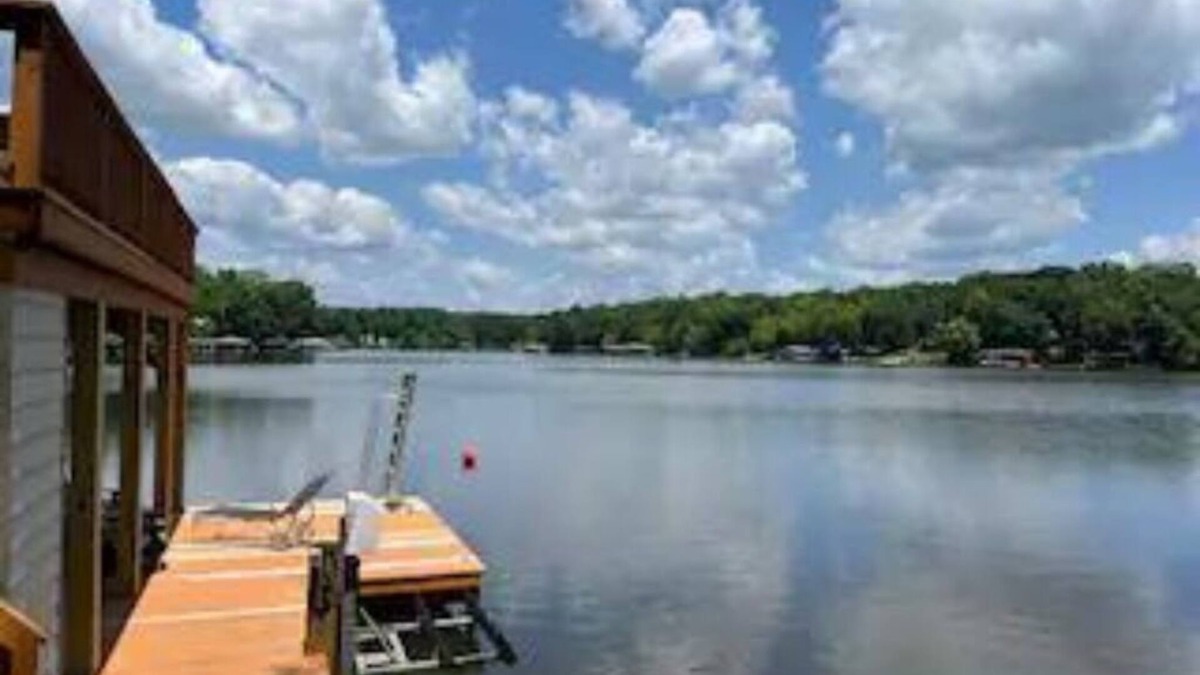 Bracey House | Lake Haven, Breathtaking views, pet-friendly, Stunning outdoor spaces