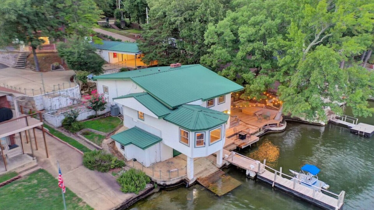 Piney House | Lake Haven (Hot Tub, Game Room)