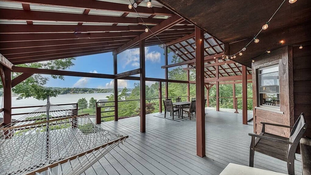 Hickory House | Lake Hickory Trio 2BR Green Unit