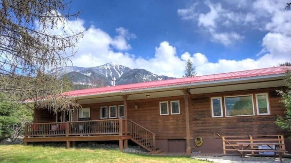 Silverton House | Lake Home With 2 Bedrooms + 2 Bed Cabin