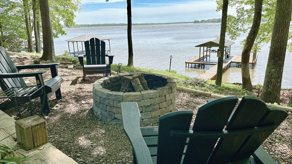 Cedar Bluff House | Lake House Cabin 3BR/2BA Sleeps 6 Water Front With Private Boat Dock for Fishing