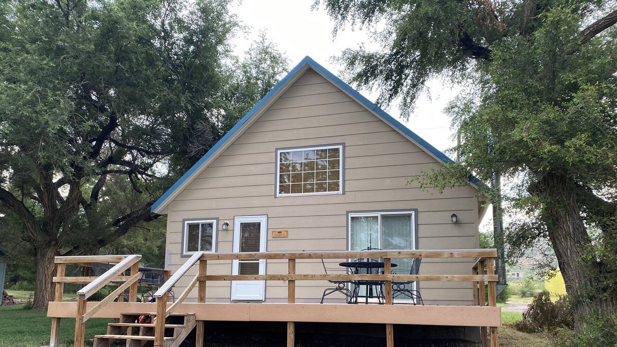 Scott City Cabin | Lake house @ Historic Scott Lake