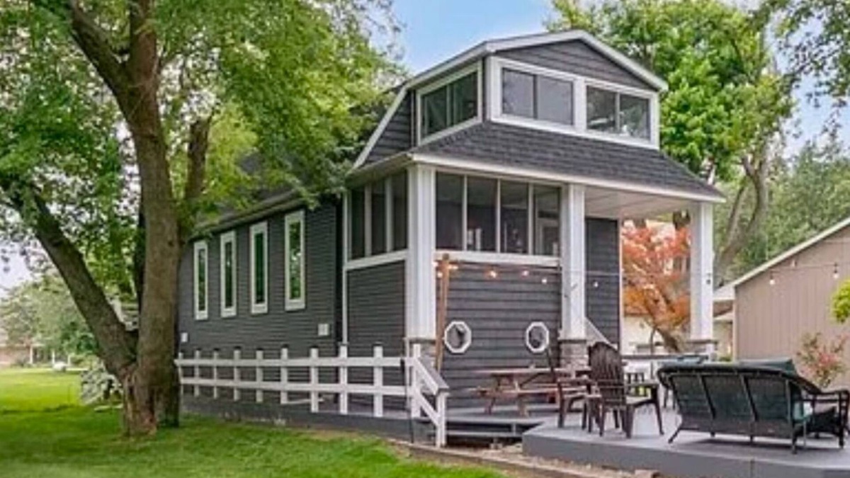 Oak Harbor House | Lake house in Oak Harbor with a private beach
