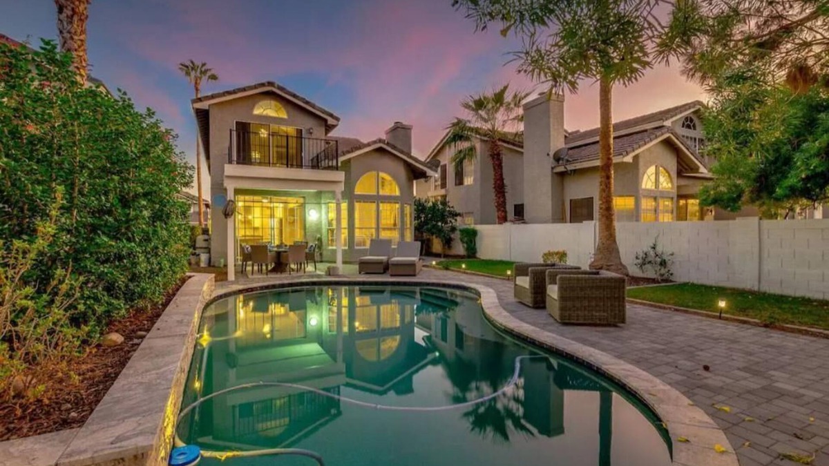 The Islands House | Lake House in the AZ Desert