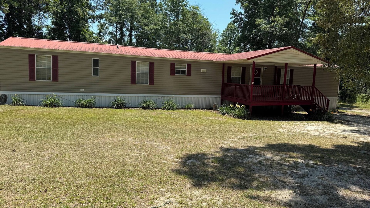 Manning House | Lake House not on water but very close to all access to lake