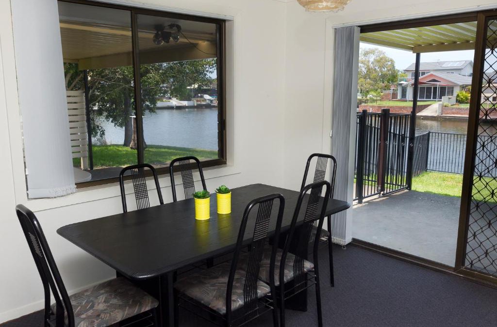 Forster House | Lake House on Elouera