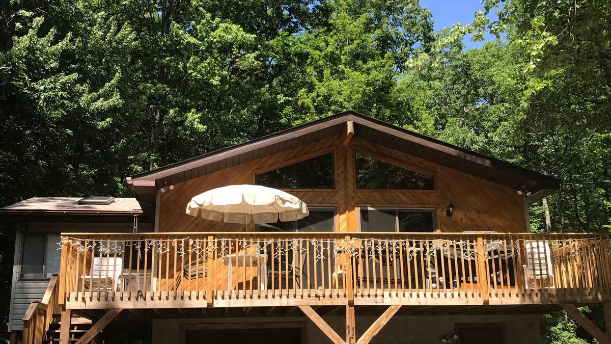 Lakeville Ski Chalet | Lake House on Lake Wallenpaupack,boat dock included,Home has WiFi 3 BDRM’s 2b’s