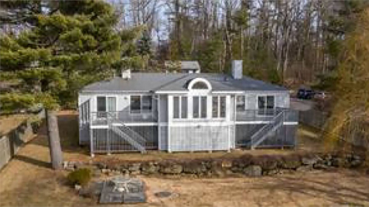 New Hartford House | Lake House on the Cleanest Lake in CT