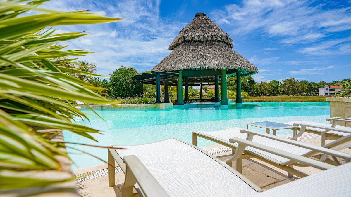 Playa Blanca Villa | Lake House - Private Pool - Sleeps 12 - Elegant