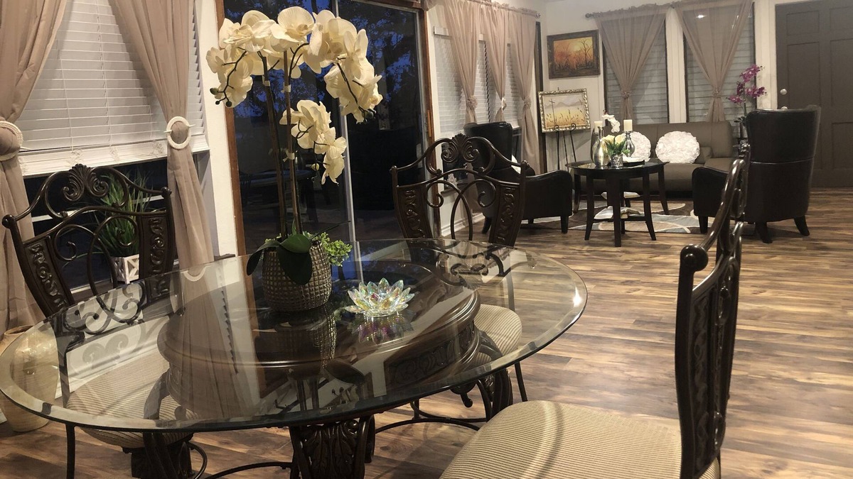 Lakehills House | Lake House