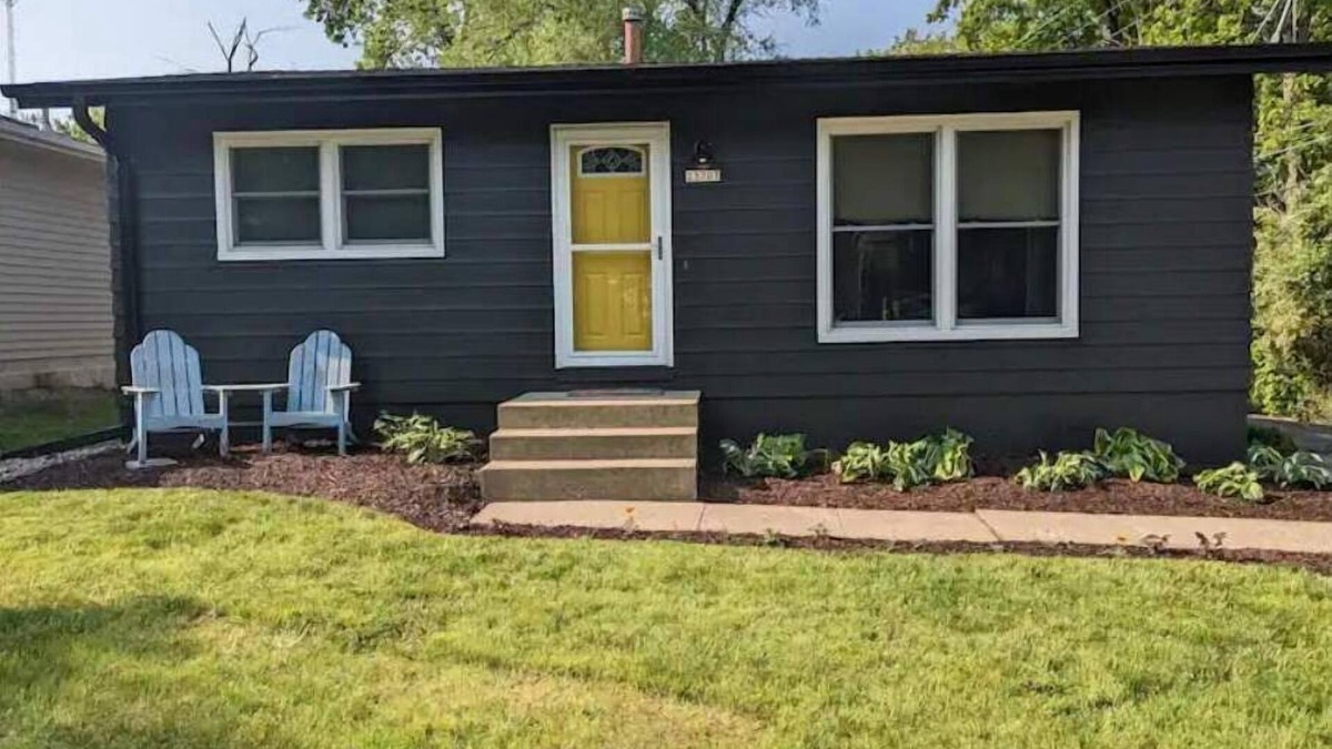 Paddock Lake House | Lake it Easy at this beautiful 2 bedroom lake home